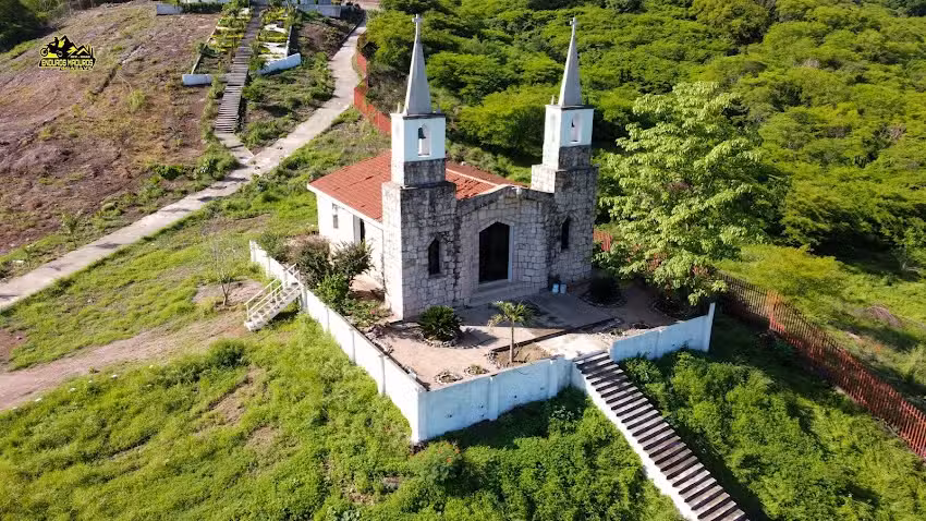 Antigua iglesia (Enduro Maduros)