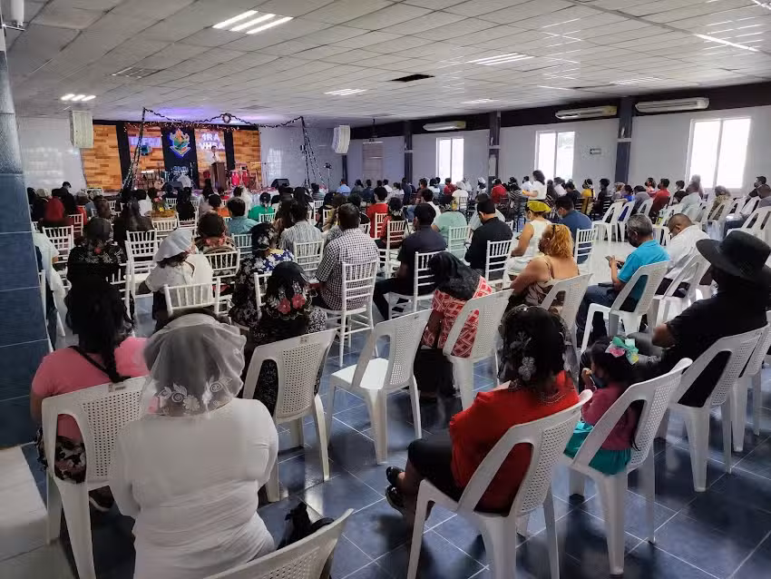 Auditorio de la Primera IAFCj de Vhsa.