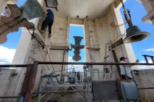 Campanario torre izquierda bas&iacute;lica de nuestra se&ntilde;ora de la caridad