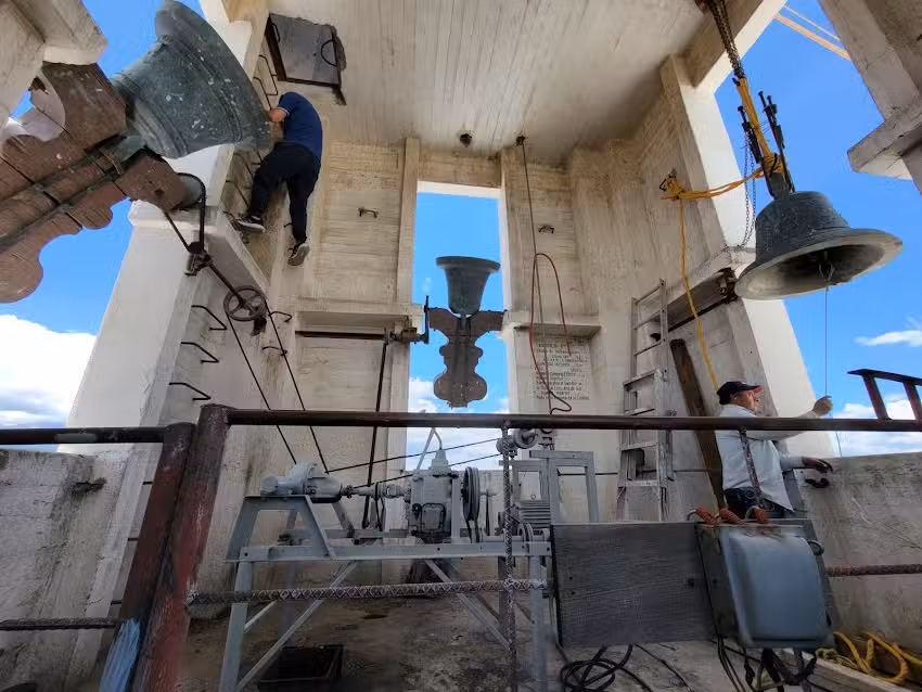 Campanario torre izquierda bas&iacute;lica de nuestra se&ntilde;ora de la caridad