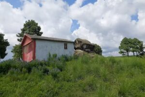 Capilla de la piedra encimada