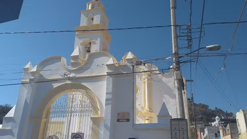 Capilla El Dulce Nombre -Adoraci&oacute;n Perpetua al Sant&iacute;simo Sacramento-