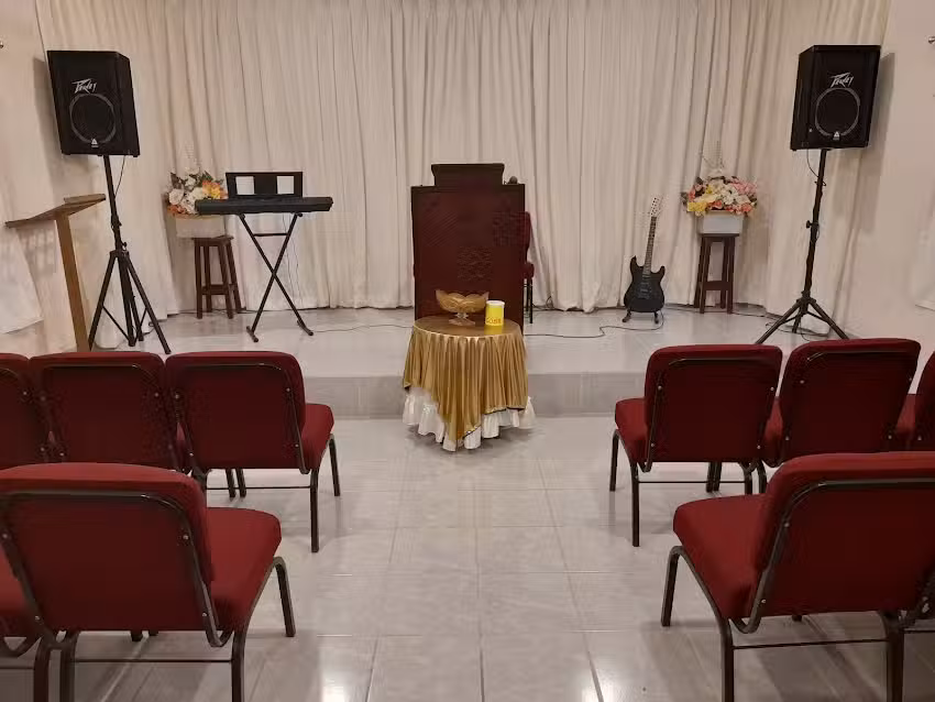 Casa de Oraci&oacute;n &ldquo;Sobre la Roca&rdquo;