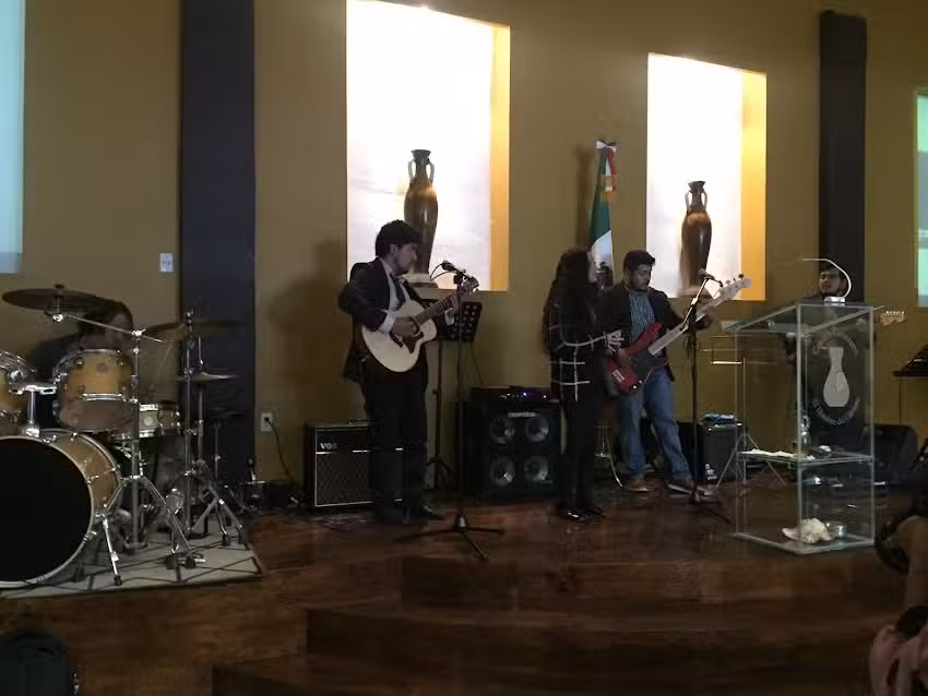 CENTRO CRISTIANO EL HOMBRE DEL CANTARO