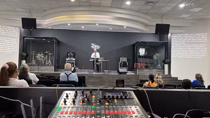 Centro Evangel&iacute;stico Ca&ntilde;ada Blanca