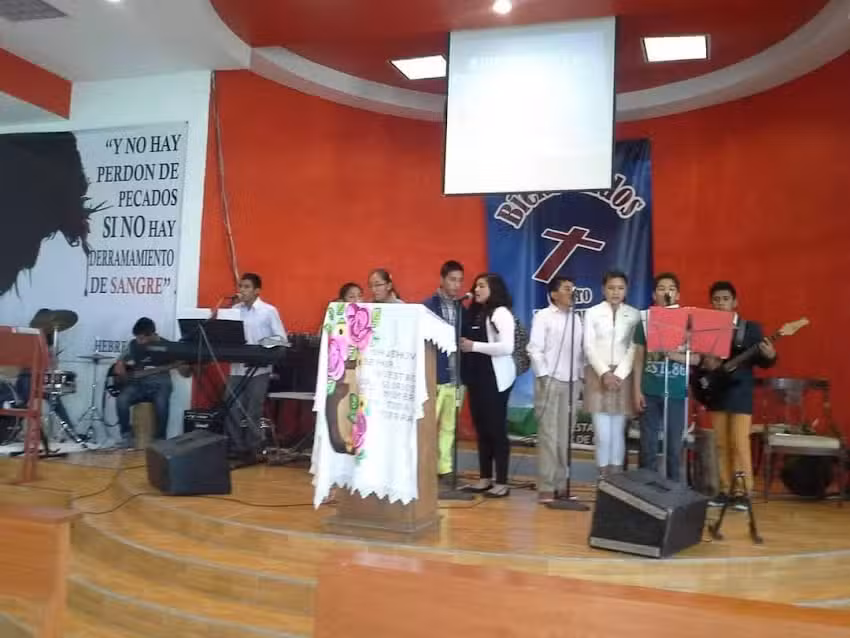 Centro Familiar de Adoraci&oacute;n &ldquo;EMAUS&rdquo;