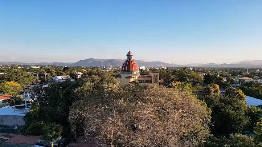 Curato de La Iglesia San Francisco de asis Almoloyan
