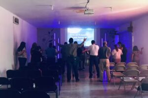 Dios Est&aacute; Aqui