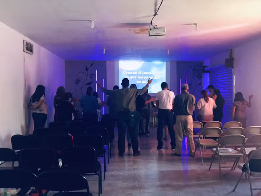 Dios Est&aacute; Aqui