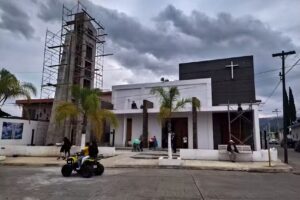 Frente De La Iglesia