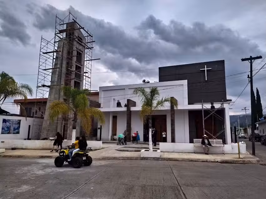 Frente De La Iglesia