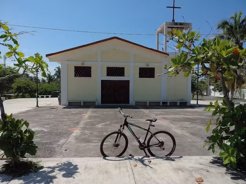 Iglesia 2 Cuyutlan, Colima