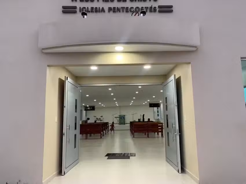 Iglesia &ldquo;A los pies de Cristo&rdquo;