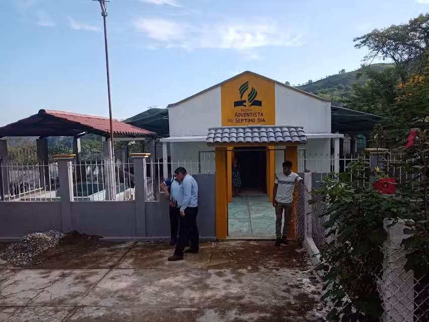 Iglesia Adventista del S&eacute;ptimo D&iacute;a A.R. / Nuevo Ed&eacute;n