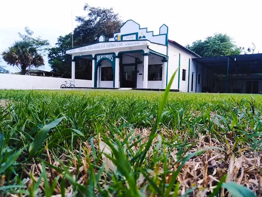 Iglesia Adventista del S&eacute;ptimo D&iacute;a Mantilla 1