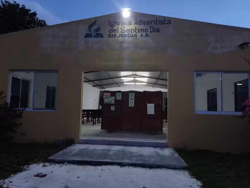 Iglesia Adventista del S&eacute;ptimo D&iacute;a R&iacute;o Jord&aacute;n