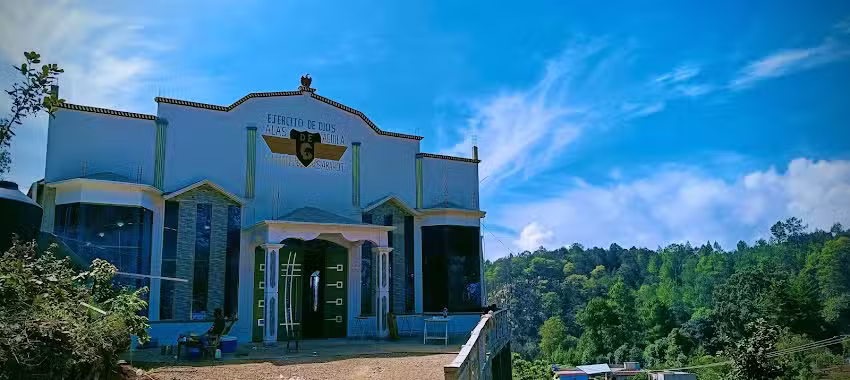 Iglesia alas de &aacute;guila