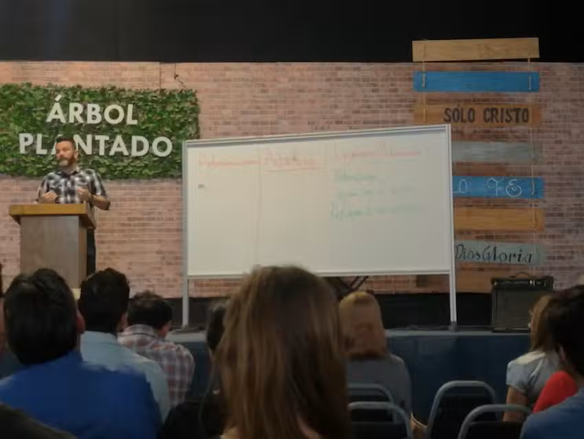 Iglesia &Aacute;rbol Plantado