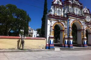 Iglesia Barrio De Los Reyes