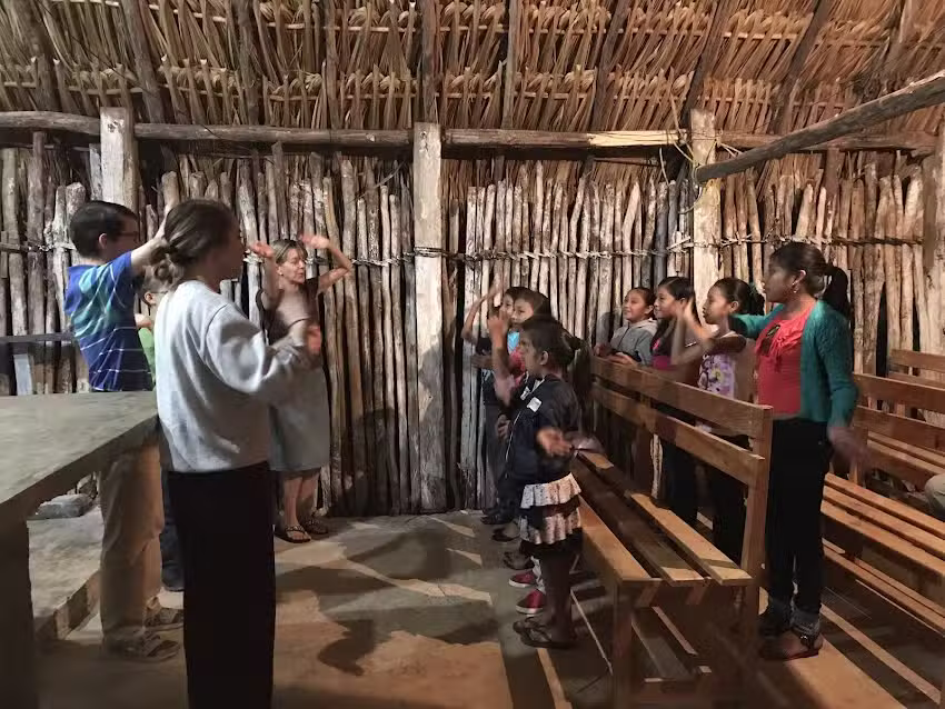 Iglesia Cat&oacute;lica De Cenote Azul