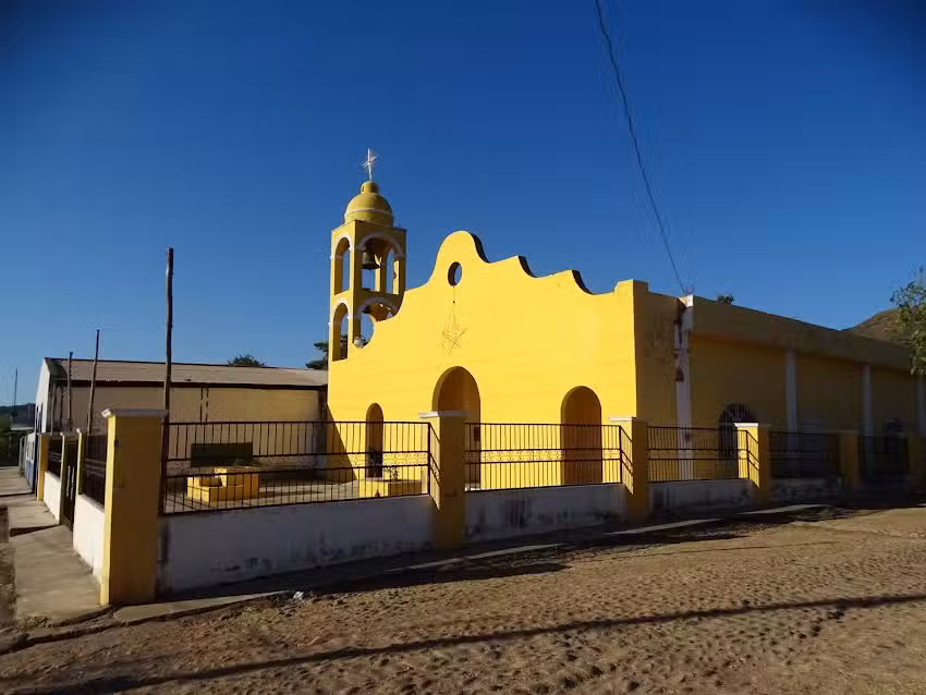 Iglesia Cat&oacute;lica de La Santisima Trinidad (Capomal)