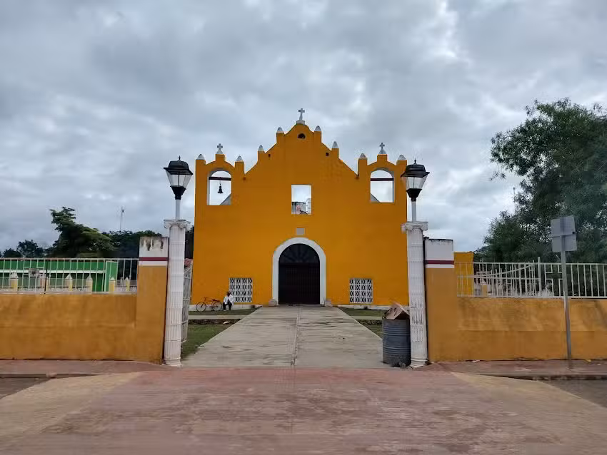 Iglesia Cat&oacute;lica De Tahdzi&uacute;