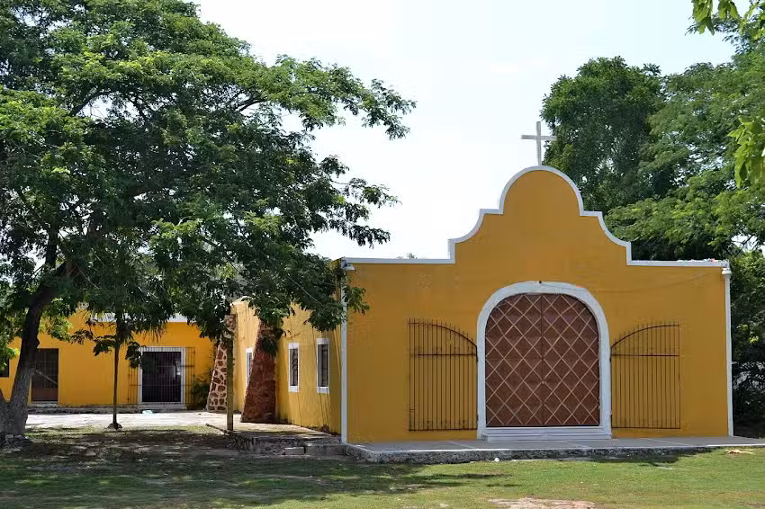 Iglesia Catolica De Yaxcopoil