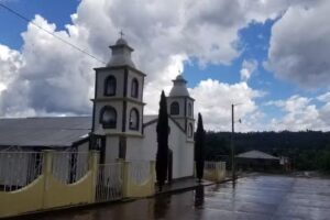 Iglesia Cat&oacute;lica La Mesa Tres R&iacute;os