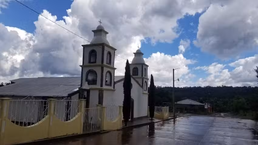 Iglesia Cat&oacute;lica La Mesa Tres R&iacute;os