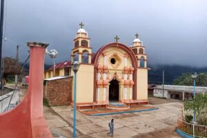 Iglesia Catolica La Santa Cruz