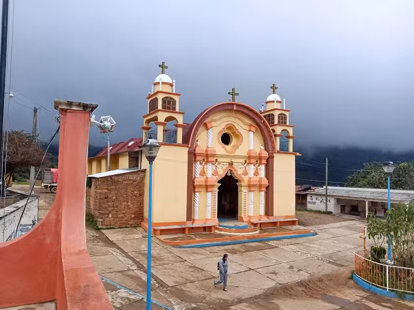 Iglesia Catolica La Santa Cruz