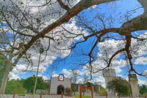 Iglesia Cat&oacute;lica &ldquo;Las Tres Cruces&rdquo;