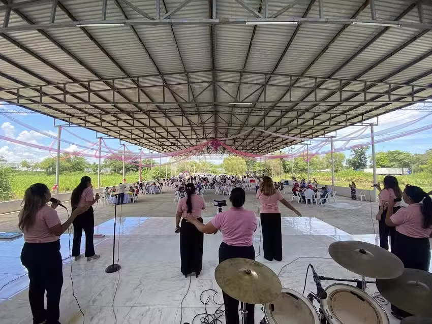 Iglesia Centro Cristiano La Pesca Milagrosa (Mega)