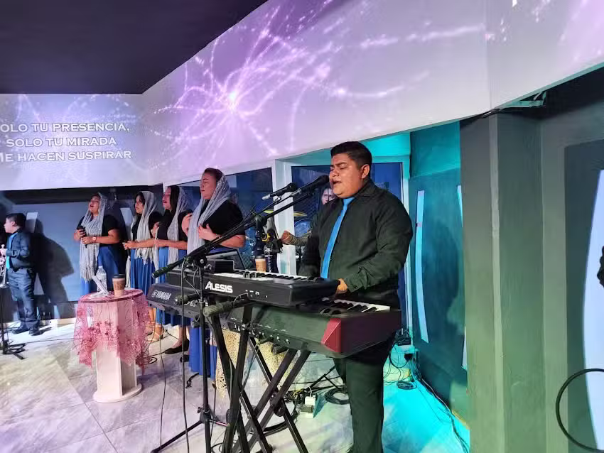 Iglesia Centro de Adoraci&oacute;n Al Rey Jes&uacute;s, Ministerios Ebenezer