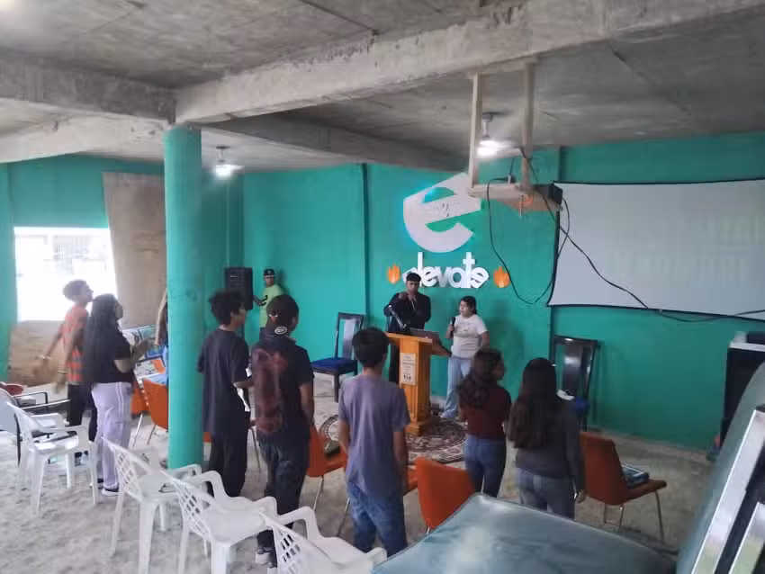 Iglesia cristiana ministerio elevate las alondras templo de restauraci&oacute;n