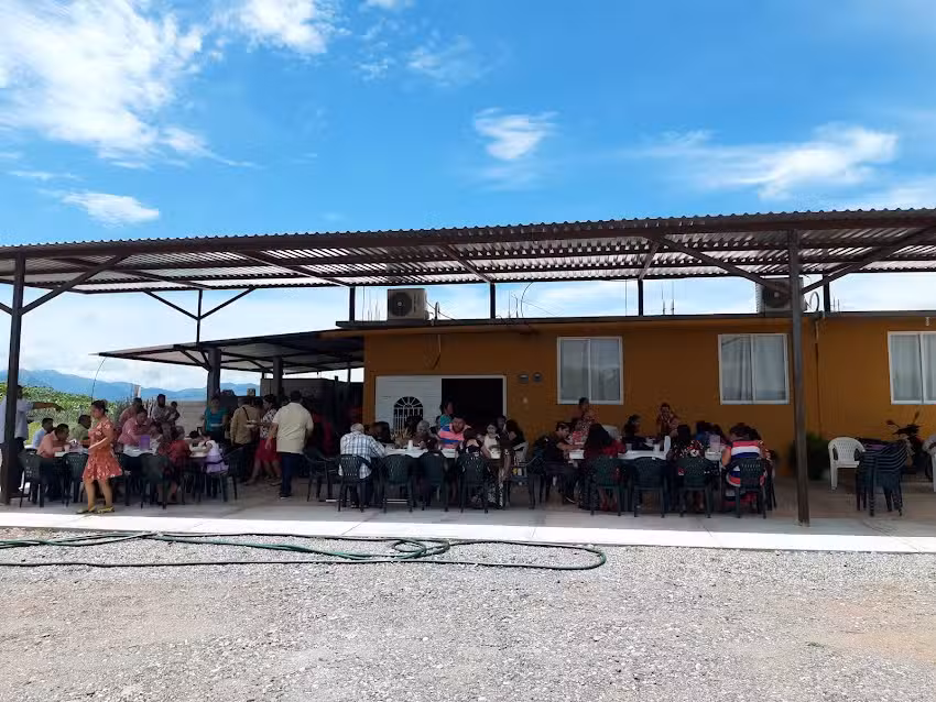 Iglesia cristiana pentecost&eacute;s fuente de agua viva