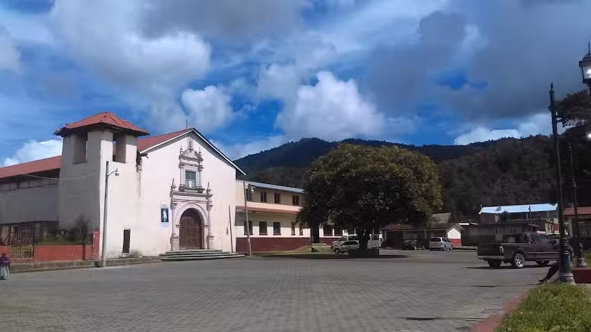 Iglesia de Ahuir&aacute;n