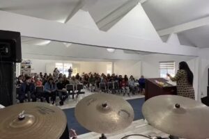 Iglesia de Dios Fuego en el Altar