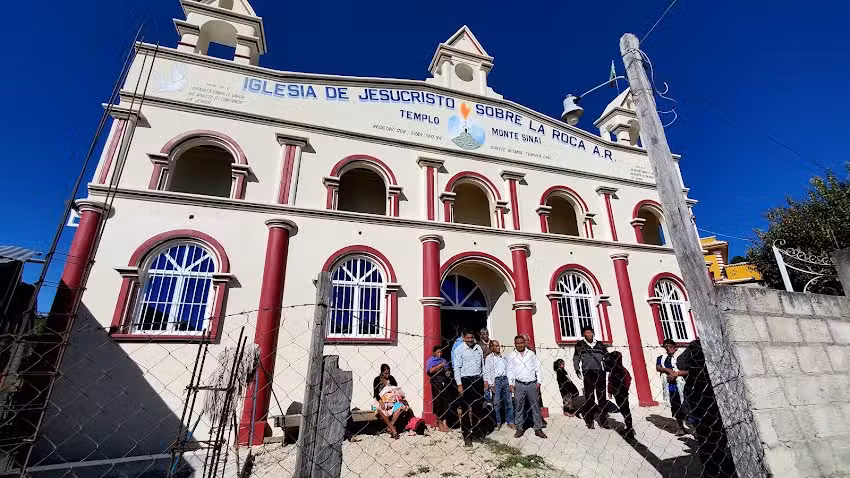 Iglesia de Jesucristo Sobre la Roca, Templo Monte Sina&iacute;, Sureste Betania, Teopisca.