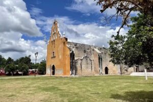 Iglesia De Santiago Apostol