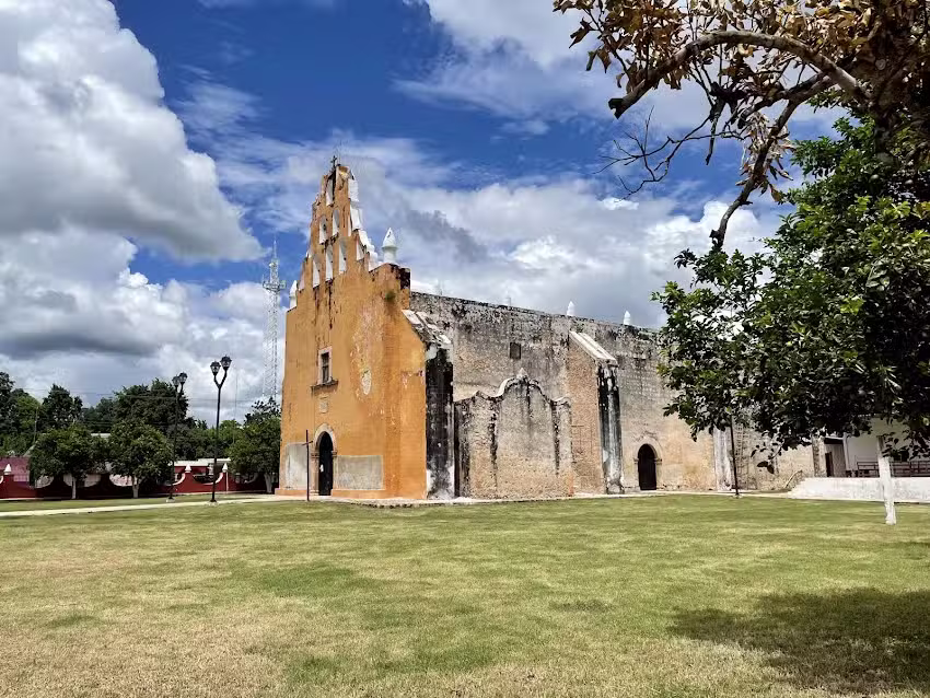 Iglesia De Santiago Apostol