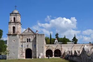 Iglesia de Santiago Ap&oacute;stol, Templo Colonial