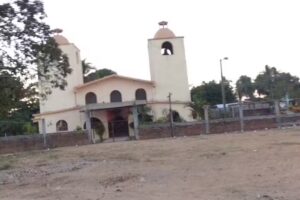 iglesia de tierra colorada