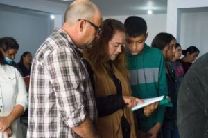 Iglesia Dios esta Aqui