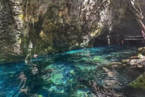 Iglesia En El Gran Cenote