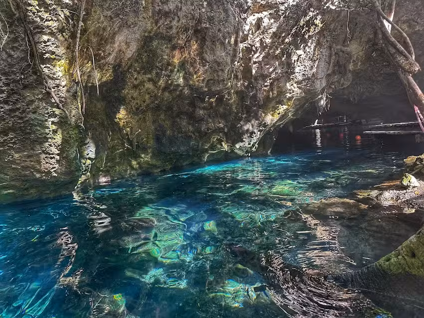 Iglesia En El Gran Cenote