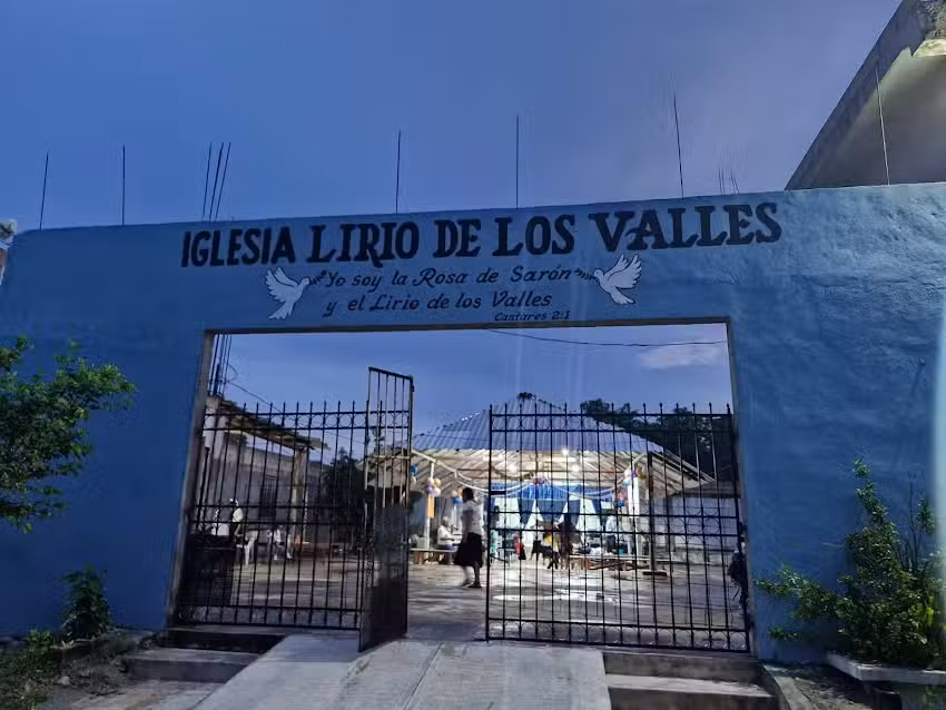 IGLESIA LIRIOS DE LOS VALLES