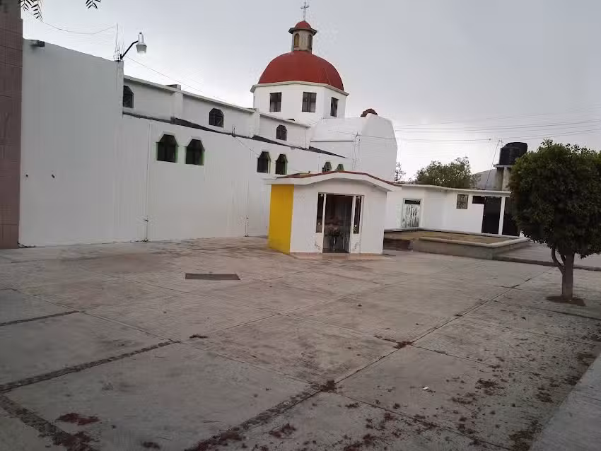 Iglesia Maria Ni&ntilde;a; Loma Larga