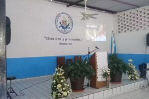 Iglesia Nacional Presbiteriana “PUERTA DE SALVACION”