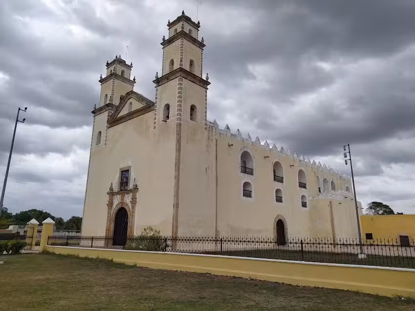Iglesia principal de Dzemul, Yucat&aacute;n